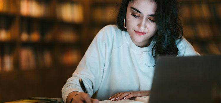 psychology grad student considering her masters degree options