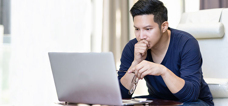 grad school student getting his psychology masters online