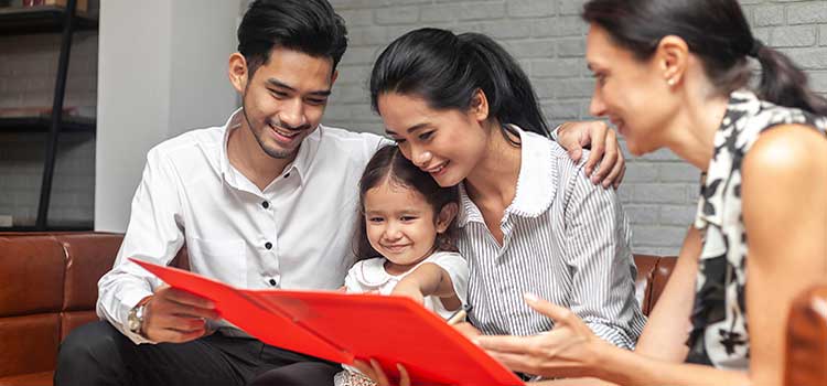 family reviews dna testing with genetic counselor