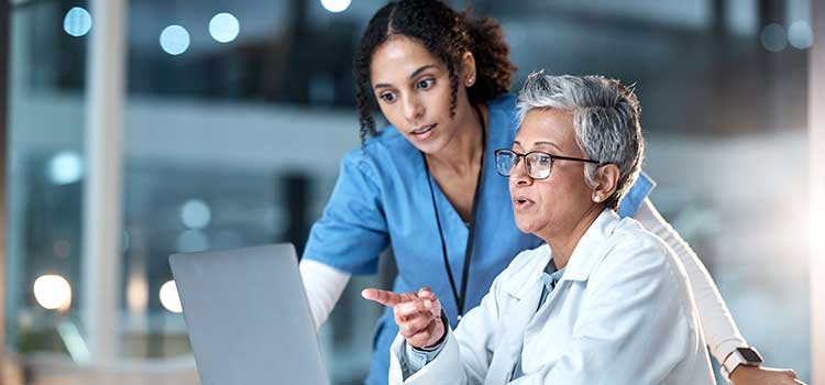 nurse consults with nurse superior on patient case